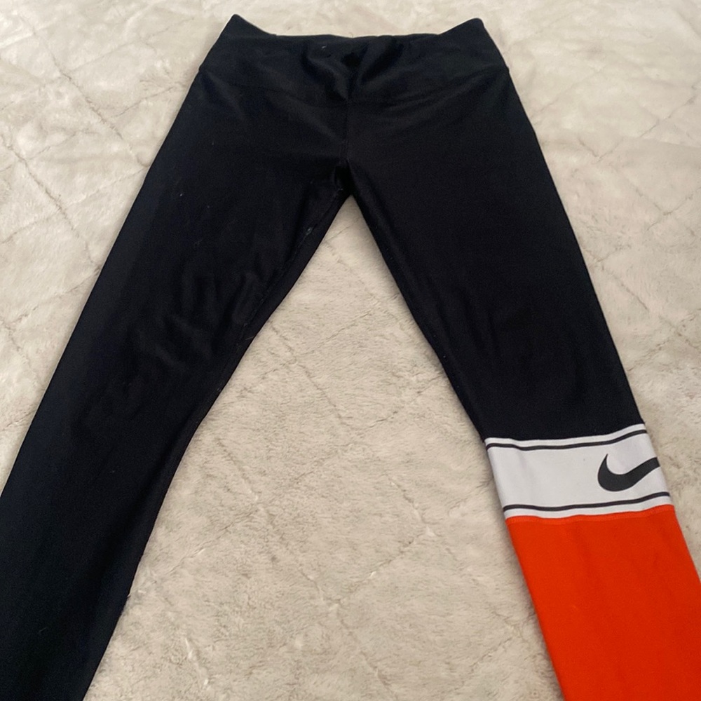 Womens Nike Yogas size Medium